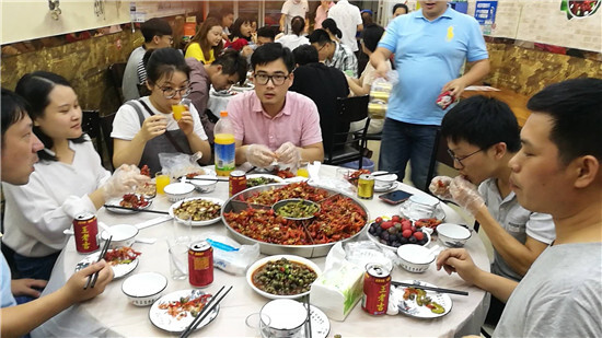 夏日標(biāo)配，小龍蝦盛宴走起！